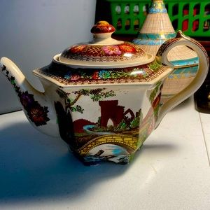 Vtg Sadler Brigadoon, Windsor, hexagon, teapot, full color. Made in England.